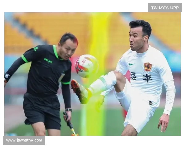 辽宁宏运足球队赛事全程回顾球员表现亮点与未来赛程前瞻分析